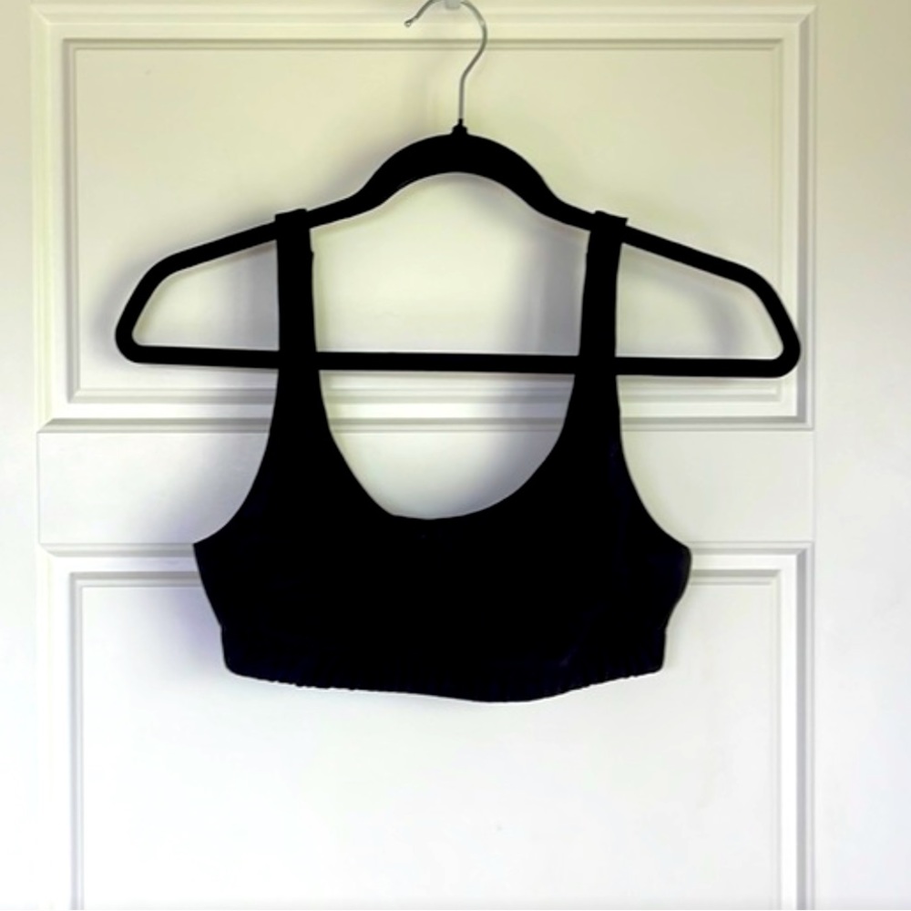 Vuori sports bra